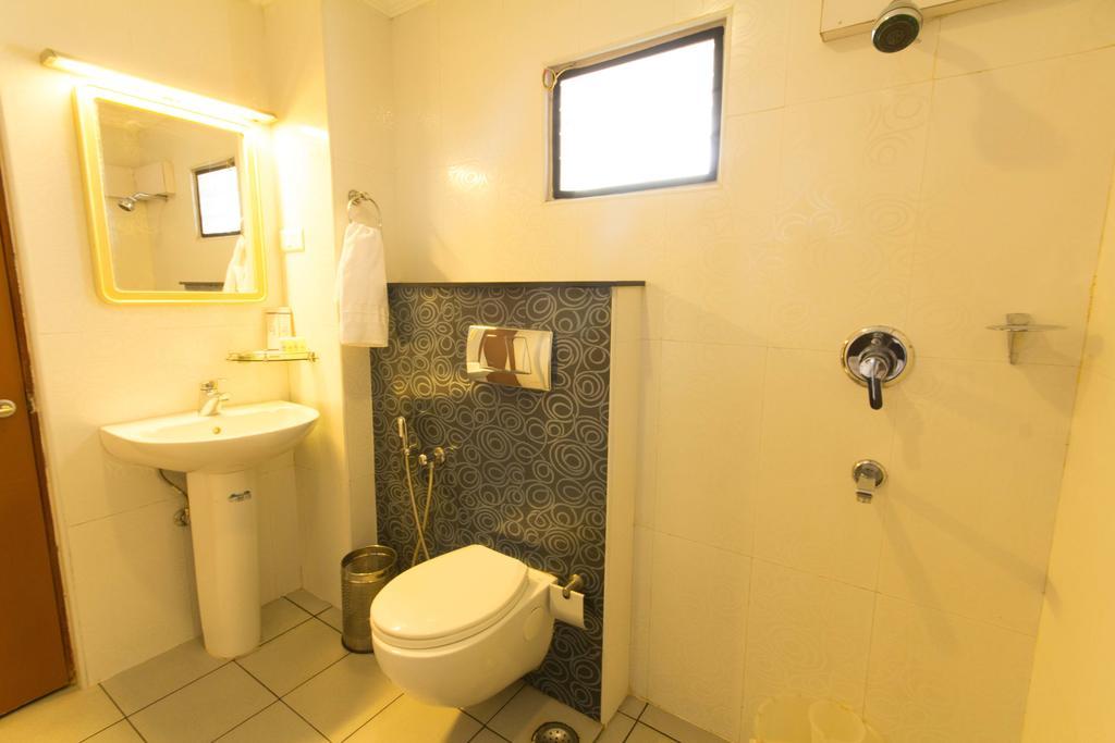 Hotel Aiswarya Kochi Quarto foto