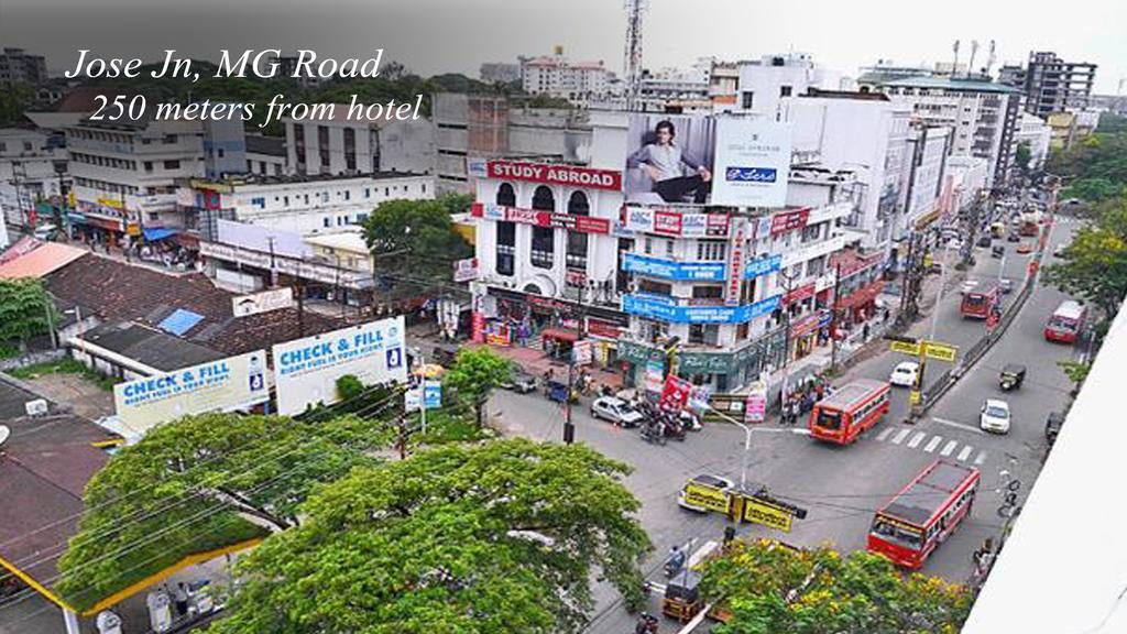 Hotel Aiswarya Kochi Exterior foto